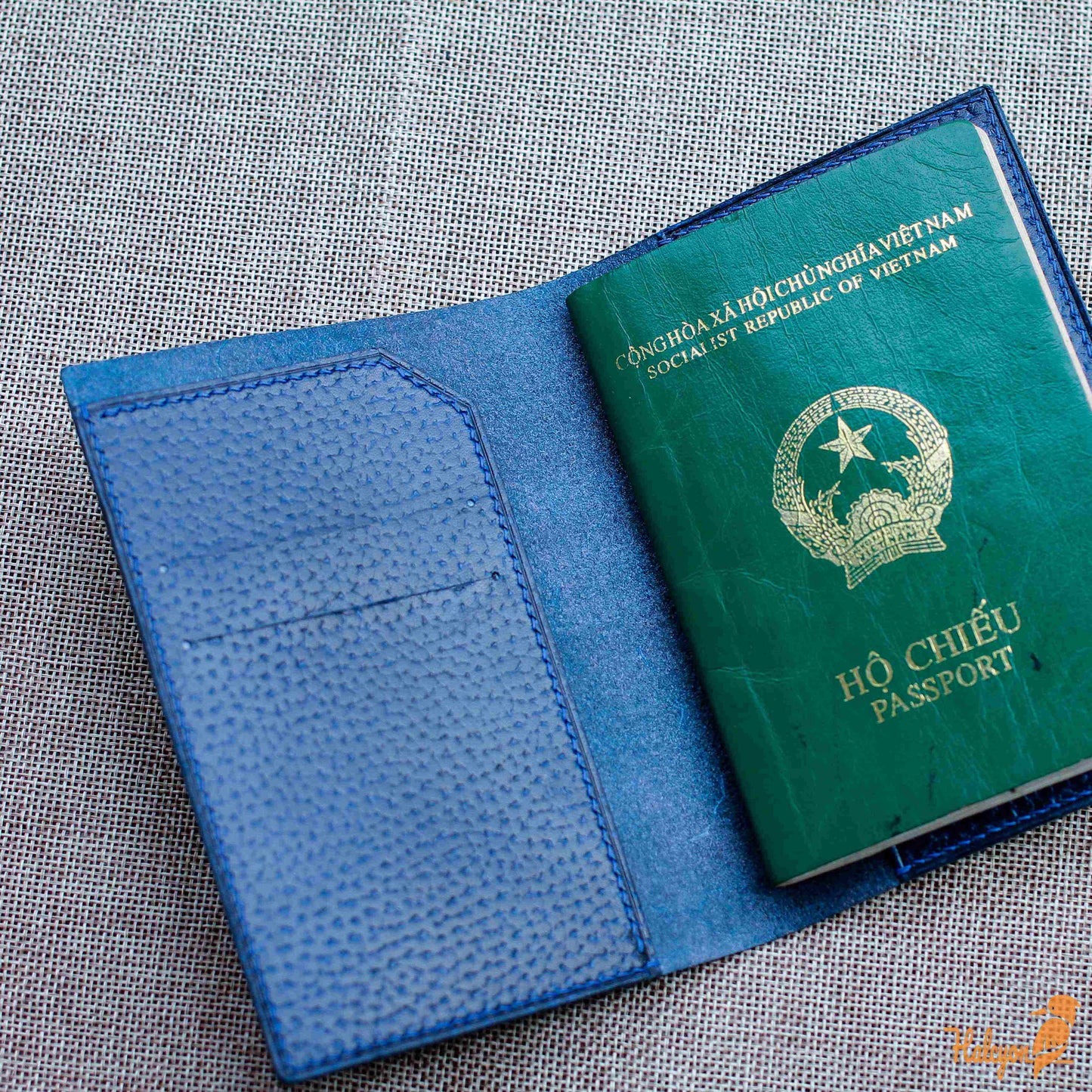 Dollaro leather passport cover